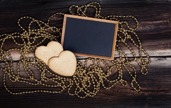 Καρδιά σχήμα Cookies, Blackboard και χάντρες. — Φωτογραφία Αρχείου