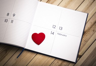 Takvim üzerinde kalp. 14 Şubat