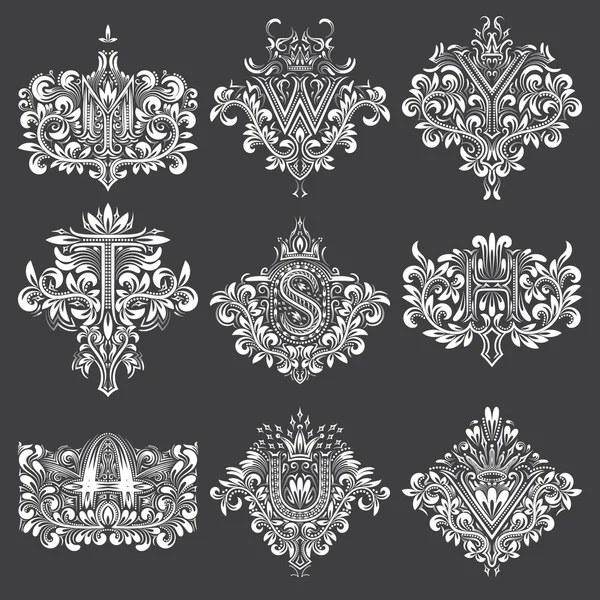 Conjunto de monograma ornamental en forma de escudos de armas — Vector de stock