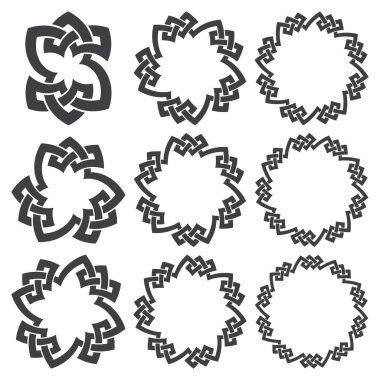 Yuvarlak çerçeveler. Çizgili çizgili logo tasarımı için dokuz dekoratif unsur. Beyaz arkaplanda siyah çizgiler.