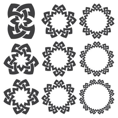 Yuvarlak çerçeveler. Çizgili çizgili logo tasarımı için dokuz dekoratif unsur. Beyaz arkaplanda siyah çizgiler.