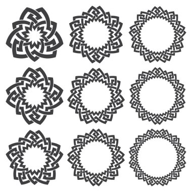 Yuvarlak çerçeveler. Çizgili çizgili logo tasarımı için dokuz dekoratif unsur. Beyaz arkaplanda siyah çizgiler.