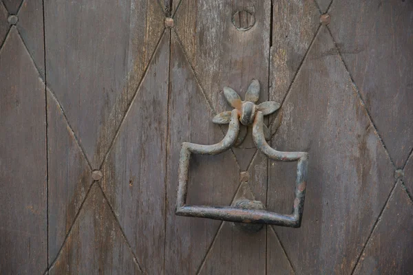 Eski kapı tokmağı, metal işi