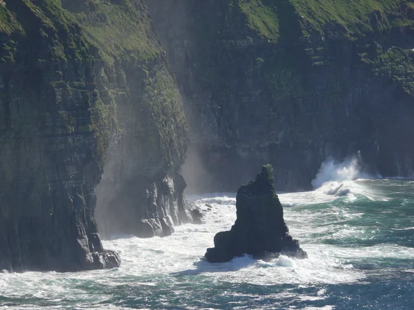 Moher, Clare, İrlanda kayalıklarla