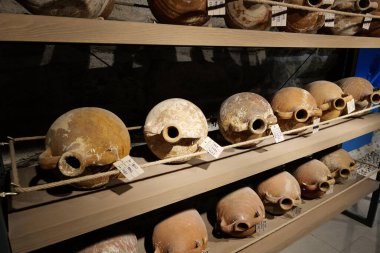 yatay çekim şarap zeytinyağı için antik Yunan antika amforası