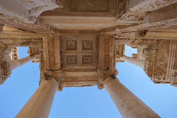 Horizontal Shot Ancient Greek Architecture Ceiling Vaults Close — Stock Photo, Image