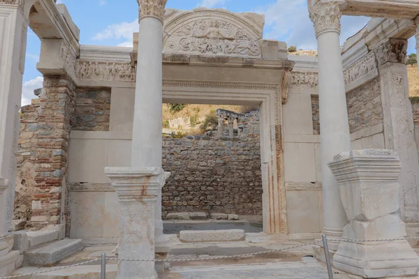 Деталь Храму Адріана Римських Руїн Давнини — стокове фото