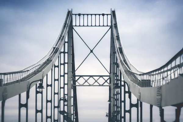 Imagen abstracta de un puente peatonal sobre el Dniéper — Foto de Stock