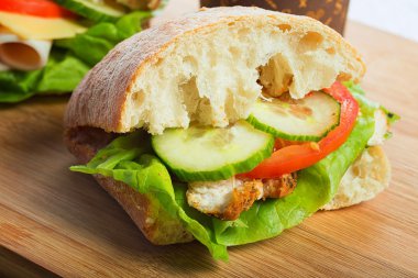 Sebze ile sağlıklı sandviç