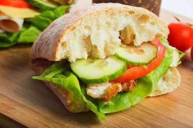 Sebze ile sağlıklı sandviç