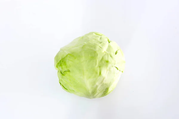 양배추 Cabbage 머리를 작물로 재배되는 빨간색 초록색 식물이다 배경에 고립됨 — 스톡 사진