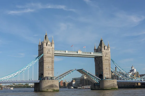 Londra 'daki kule köprüsü