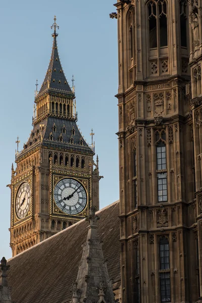 Gün batımı sırasında Big Ben