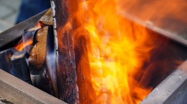 Odun yakma, ızgarada ateş, ateş, şenlik ateşi, barbekü, ateş, ateş, ısı, ahşap, yanık, sıcak, şenlik ateşi, şömine, turuncu, alevler, kamp ateşi, kırmızı, sıcak, ışık, kömür, gece, doğa, sarı, siyah, yakacak, tehlike, barbekü, kütük