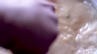 Bezelye, çorba, kaynama, yemek, güveç, bezelye çorbası, ilk yemek, yemeğe hazırlanmak.