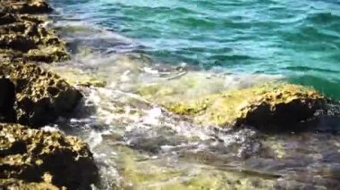 Dalgalanan su, kıyıları yıkayan dalgalar, Adriyatik Denizi