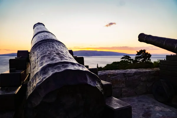Adriyatik Denizi 'ne bakan Fort Senj savunma topları.
