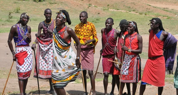 A férfiak, a maszáj törzs, Masay Mara Nemzeti tartalék, Kenya, 02.14.2013 — Stock Fotó