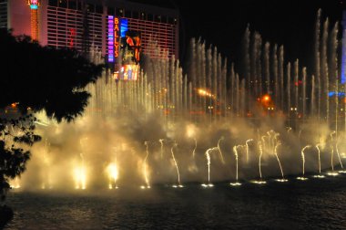 Las Vegas'taki Bellagio Casino'da çeşme gösteri