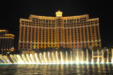 Las Vegas'taki Bellagio Casino'da çeşme gösteri
