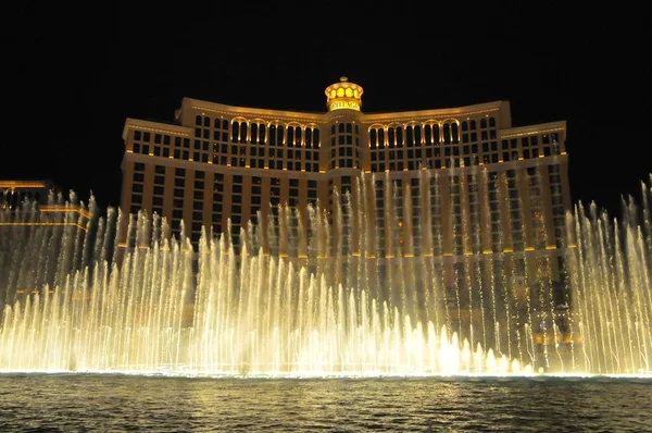 Szökőkút műsorral, a Bellagio casino Las Vegas — Stock Fotó