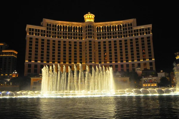 Espectáculo de fuente en el casino Bellagio en Las Vegas —  Fotos de Stock