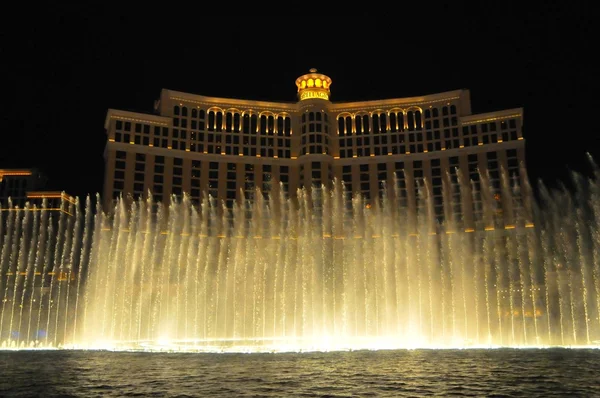 Espectáculo de fuente en el casino Bellagio en Las Vegas —  Fotos de Stock