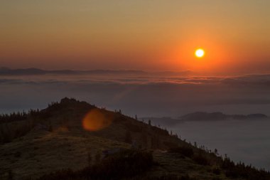 Karpatlar 'da sabah ve gün doğumu