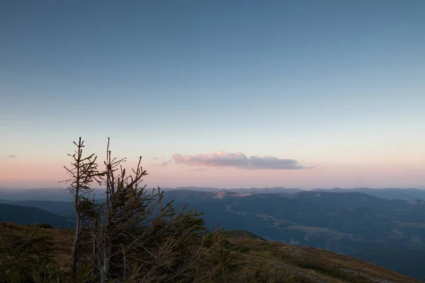 Sol Noite Topo Das Montanhas — Fotografia de Stock