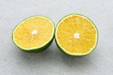 Portakallar, Tatlı Portakallar, Jeruk Bebeği veriliyor çünkü bebek için güvenli. Bu portakallar diğerlerine göre daha düşük asitliliğe sahiptir. Bu portakalın kalın bir cildi var..