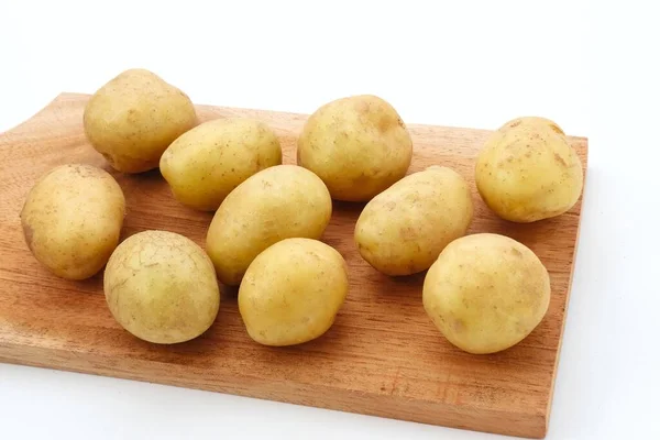Ένας Σωρός Από Φρέσκιες Βιολογικές Πατάτες Απομονωμένες Λευκό Φόντο Κλείσιμο — Φωτογραφία Αρχείου