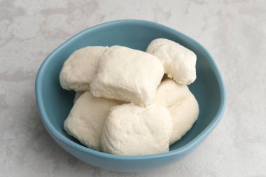 Tahu Putih ya da Tofu mayalanmış soya fasulyesi özünden yapılan hammadde. Manzarayı kapat. Boşluğu kopyala.