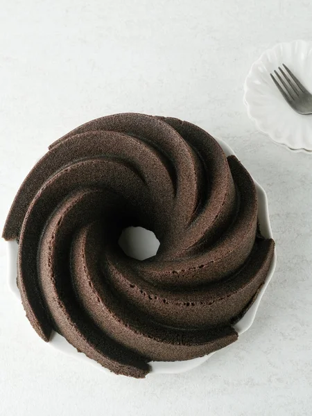 巧克力布朗尼黑粘糊糊的米粉 布朗尼 希拉姆 黑糯米做的蛋糕又软又甜 适合作为咖啡中的小吃 模糊的背景和有选择的重点 — 图库照片