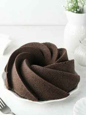 Çikolatalı Brownie Black Sticky Rice unu (Brownies Ketan Hitam). Siyah glutinous pilavının keki yumuşak ve tatlıdır. Bulanık arkaplan ve seçici odak.