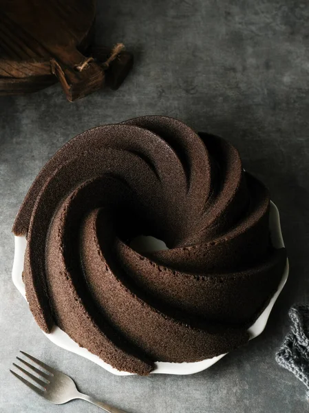 巧克力布朗尼黑粘糊糊的米粉 布朗尼 希拉姆 黑糯米做的蛋糕又软又甜 模糊的背景和有选择的重点 — 图库照片