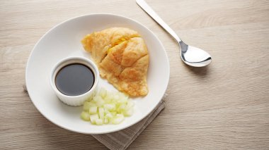 Mavi çiçekli tabak, Asya geleneksel sofra takımı.