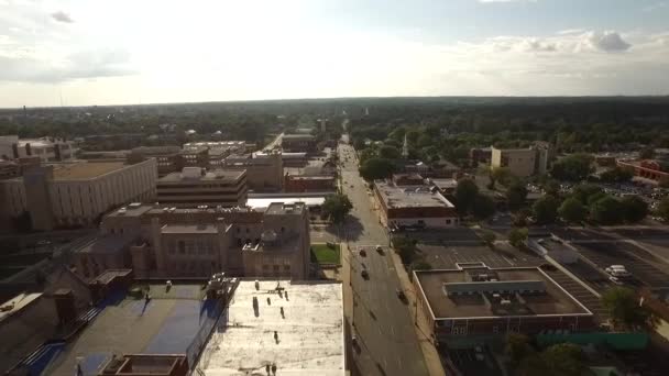 Uma vista aérea de uma cidade — Vídeo de Stock