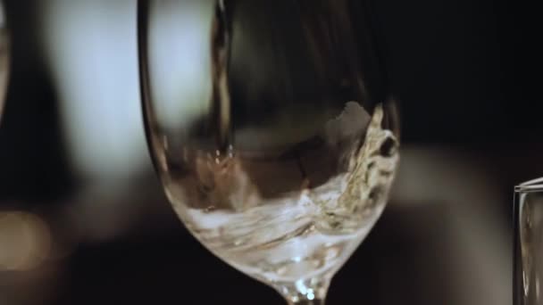 Крупним планом келих для вина — стокове відео