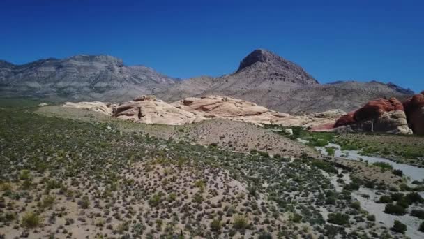 山のある砂漠の風景 — ストック動画