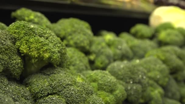 Een voorgrond van een stuk broccoli — Stockvideo