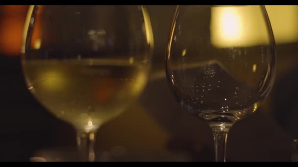 Крупним планом келих для вина — стокове відео