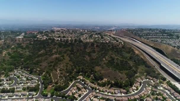 Пригородная зона Лагуна-Хиллз на юге Калифорнии — стоковое видео