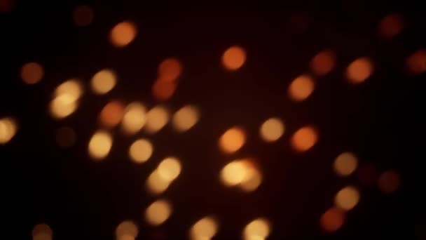 A Burning fire embers with blurred bokeh — Vídeos de Stock