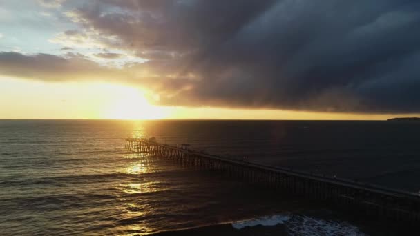 Coucher de soleil près de la jetée San Clemente en Californie — Video