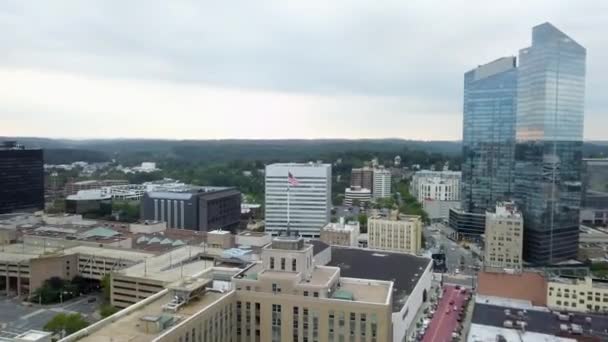 Time lapse of drone flythrough of white plains new york — Video