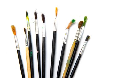 Beyaz bir arka plan üzerine çizmek için fırça seti