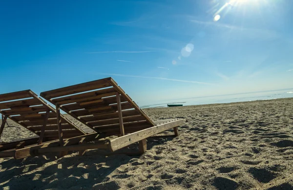 Couple of beach chairs on sea coast background blue sky — Stock Photo, Image