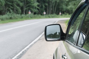 bir otomobilin yol arka plan ayna