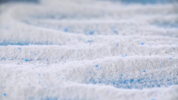 洗衣粉的背景。蓝白洗衣粉特写. — 图库视频影像