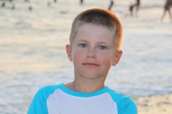 Retrato de un niño sonriente —  Fotos de Stock